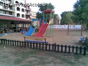 [P11] Locul de joacă al copiilor. Mai în spate, terenul de volei » foto by puiutea
 - 
<span class="allrVoted glyphicon glyphicon-heart hidden" id="av785130"></span>
<a class="m-l-10 hidden" id="sv785130" onclick="voting_Foto_DelVot(,785130,1943)" role="button">șterge vot <span class="glyphicon glyphicon-remove"></span></a>
<a id="v9785130" class=" c-red"  onclick="voting_Foto_SetVot(785130)" role="button"><span class="glyphicon glyphicon-heart-empty"></span> <b>LIKE</b> = Votează poza</a> <img class="hidden"  id="f785130W9" src="/imagini/loader.gif" border="0" /><span class="AjErrMes hidden" id="e785130ErM"></span>