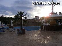 [P02] Barul piscinei, seara dupa ploaie. » foto by silviutesu
 - 
<span class="allrVoted glyphicon glyphicon-heart hidden" id="av88320"></span>
<a class="m-l-10 hidden" id="sv88320" onclick="voting_Foto_DelVot(,88320,1946)" role="button">șterge vot <span class="glyphicon glyphicon-remove"></span></a>
<a id="v988320" class=" c-red"  onclick="voting_Foto_SetVot(88320)" role="button"><span class="glyphicon glyphicon-heart-empty"></span> <b>LIKE</b> = Votează poza</a> <img class="hidden"  id="f88320W9" src="/imagini/loader.gif" border="0" /><span class="AjErrMes hidden" id="e88320ErM"></span>