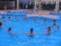 [P10] gimnastica in piscina » foto by banal
 - 
<span class="allrVoted glyphicon glyphicon-heart hidden" id="av92213"></span>
<a class="m-l-10 hidden" id="sv92213" onclick="voting_Foto_DelVot(,92213,1951)" role="button">șterge vot <span class="glyphicon glyphicon-remove"></span></a>
<a id="v992213" class=" c-red"  onclick="voting_Foto_SetVot(92213)" role="button"><span class="glyphicon glyphicon-heart-empty"></span> <b>LIKE</b> = Votează poza</a> <img class="hidden"  id="f92213W9" src="/imagini/loader.gif" border="0" /><span class="AjErrMes hidden" id="e92213ErM"></span>