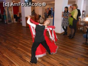 [P31] Hotel Posada - Curtea de Argeș. Demonstrație de dans sportiv.  » foto by iulianic
 - 
<span class="allrVoted glyphicon glyphicon-heart hidden" id="av818759"></span>
<a class="m-l-10 hidden" id="sv818759" onclick="voting_Foto_DelVot(,818759,1993)" role="button">șterge vot <span class="glyphicon glyphicon-remove"></span></a>
<a id="v9818759" class=" c-red"  onclick="voting_Foto_SetVot(818759)" role="button"><span class="glyphicon glyphicon-heart-empty"></span> <b>LIKE</b> = Votează poza</a> <img class="hidden"  id="f818759W9" src="/imagini/loader.gif" border="0" /><span class="AjErrMes hidden" id="e818759ErM"></span>
