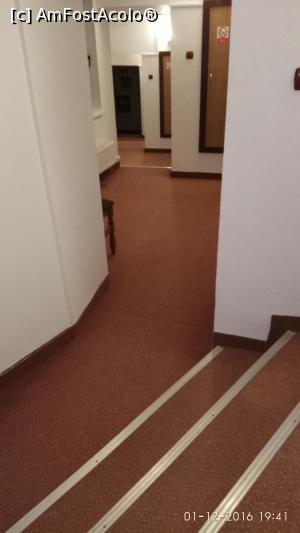 [P10] Imagine din hol-remarc arhitectura deosebit de interesantă a hotelului » foto by CATAAS
 - 
<span class="allrVoted glyphicon glyphicon-heart hidden" id="av819720"></span>
<a class="m-l-10 hidden" id="sv819720" onclick="voting_Foto_DelVot(,819720,2010)" role="button">șterge vot <span class="glyphicon glyphicon-remove"></span></a>
<a id="v9819720" class=" c-red"  onclick="voting_Foto_SetVot(819720)" role="button"><span class="glyphicon glyphicon-heart-empty"></span> <b>LIKE</b> = Votează poza</a> <img class="hidden"  id="f819720W9" src="/imagini/loader.gif" border="0" /><span class="AjErrMes hidden" id="e819720ErM"></span>