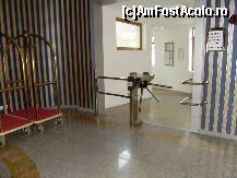 [P19] accesul catre piscinele exterioare se face prin acest loc cu bratari speciale...primite la cazare » foto by geni
 - 
<span class="allrVoted glyphicon glyphicon-heart hidden" id="av100597"></span>
<a class="m-l-10 hidden" id="sv100597" onclick="voting_Foto_DelVot(,100597,2030)" role="button">șterge vot <span class="glyphicon glyphicon-remove"></span></a>
<a id="v9100597" class=" c-red"  onclick="voting_Foto_SetVot(100597)" role="button"><span class="glyphicon glyphicon-heart-empty"></span> <b>LIKE</b> = Votează poza</a> <img class="hidden"  id="f100597W9" src="/imagini/loader.gif" border="0" /><span class="AjErrMes hidden" id="e100597ErM"></span>