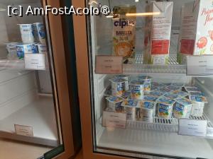 [P31] Frigiderul cu lapte și iaurturi » foto by roxxie
 - 
<span class="allrVoted glyphicon glyphicon-heart hidden" id="av1514413"></span>
<a class="m-l-10 hidden" id="sv1514413" onclick="voting_Foto_DelVot(,1514413,2111)" role="button">șterge vot <span class="glyphicon glyphicon-remove"></span></a>
<a id="v91514413" class=" c-red"  onclick="voting_Foto_SetVot(1514413)" role="button"><span class="glyphicon glyphicon-heart-empty"></span> <b>LIKE</b> = Votează poza</a> <img class="hidden"  id="f1514413W9" src="/imagini/loader.gif" border="0" /><span class="AjErrMes hidden" id="e1514413ErM"></span>