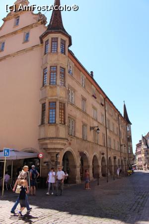 [P45] Colmar, Casa cu Arcade frumos împodobită cu ferestre oriel pe colț și fațade laterale cu suluri, de abia am reușit să o pozez, este pe Grande Rue » foto by mprofeanu
 - 
<span class="allrVoted glyphicon glyphicon-heart hidden" id="av891193"></span>
<a class="m-l-10 hidden" id="sv891193" onclick="voting_Foto_DelVot(,891193,2237)" role="button">șterge vot <span class="glyphicon glyphicon-remove"></span></a>
<a id="v9891193" class=" c-red"  onclick="voting_Foto_SetVot(891193)" role="button"><span class="glyphicon glyphicon-heart-empty"></span> <b>LIKE</b> = Votează poza</a> <img class="hidden"  id="f891193W9" src="/imagini/loader.gif" border="0" /><span class="AjErrMes hidden" id="e891193ErM"></span>