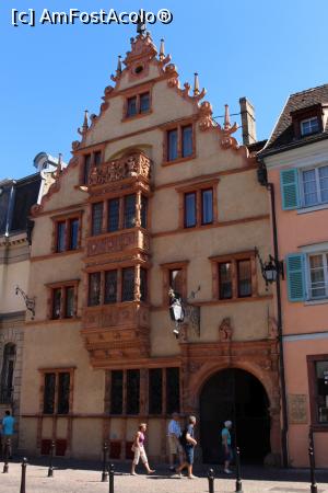 [P05] Colmar, Casa cu Capete, sus pe acoperiș este Statuia Dogarul Alsacian realizată de Auguste Bartholdi » foto by mprofeanu
 - 
<span class="allrVoted glyphicon glyphicon-heart hidden" id="av891132"></span>
<a class="m-l-10 hidden" id="sv891132" onclick="voting_Foto_DelVot(,891132,2237)" role="button">șterge vot <span class="glyphicon glyphicon-remove"></span></a>
<a id="v9891132" class=" c-red"  onclick="voting_Foto_SetVot(891132)" role="button"><span class="glyphicon glyphicon-heart-empty"></span> <b>LIKE</b> = Votează poza</a> <img class="hidden"  id="f891132W9" src="/imagini/loader.gif" border="0" /><span class="AjErrMes hidden" id="e891132ErM"></span>