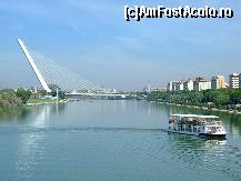 [P12] Puente Alamillo peste râul Guadalquivir » foto by badge®
 - 
<span class="allrVoted glyphicon glyphicon-heart hidden" id="av173657"></span>
<a class="m-l-10 hidden" id="sv173657" onclick="voting_Foto_DelVot(,173657,2251)" role="button">șterge vot <span class="glyphicon glyphicon-remove"></span></a>
<a id="v9173657" class=" c-red"  onclick="voting_Foto_SetVot(173657)" role="button"><span class="glyphicon glyphicon-heart-empty"></span> <b>LIKE</b> = Votează poza</a> <img class="hidden"  id="f173657W9" src="/imagini/loader.gif" border="0" /><span class="AjErrMes hidden" id="e173657ErM"></span>