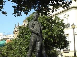 [P22] Statuia lui Francisco (Curro) Romero, unul dintre cei mai longevivi matadori - 42 de ani de carieră - se află în Plaza de Toros Real Maestranza, în faţa arenei.  » foto by Carmen Ion
 - 
<span class="allrVoted glyphicon glyphicon-heart hidden" id="av608914"></span>
<a class="m-l-10 hidden" id="sv608914" onclick="voting_Foto_DelVot(,608914,2251)" role="button">șterge vot <span class="glyphicon glyphicon-remove"></span></a>
<a id="v9608914" class=" c-red"  onclick="voting_Foto_SetVot(608914)" role="button"><span class="glyphicon glyphicon-heart-empty"></span> <b>LIKE</b> = Votează poza</a> <img class="hidden"  id="f608914W9" src="/imagini/loader.gif" border="0" /><span class="AjErrMes hidden" id="e608914ErM"></span>