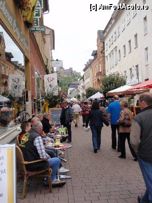 [P12] Heerstrasse, principala strada pietonala cu vedere spre cetatea Rheinfels » foto by ciprian.dima
 - 
<span class="allrVoted glyphicon glyphicon-heart hidden" id="av377905"></span>
<a class="m-l-10 hidden" id="sv377905" onclick="voting_Foto_DelVot(,377905,2278)" role="button">șterge vot <span class="glyphicon glyphicon-remove"></span></a>
<a id="v9377905" class=" c-red"  onclick="voting_Foto_SetVot(377905)" role="button"><span class="glyphicon glyphicon-heart-empty"></span> <b>LIKE</b> = Votează poza</a> <img class="hidden"  id="f377905W9" src="/imagini/loader.gif" border="0" /><span class="AjErrMes hidden" id="e377905ErM"></span>