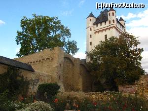 [P15] Tot Eltville, ca mi-a placut mult. Am fost de trei ori acolo. Castelul din imagine a fost construit in 1330, de arhiepiscopul din Trier in lupta sa cu cel din Mainz » foto by Radu Tudoran
 - 
<span class="allrVoted glyphicon glyphicon-heart hidden" id="av672548"></span>
<a class="m-l-10 hidden" id="sv672548" onclick="voting_Foto_DelVot(,672548,2278)" role="button">șterge vot <span class="glyphicon glyphicon-remove"></span></a>
<a id="v9672548" class=" c-red"  onclick="voting_Foto_SetVot(672548)" role="button"><span class="glyphicon glyphicon-heart-empty"></span> <b>LIKE</b> = Votează poza</a> <img class="hidden"  id="f672548W9" src="/imagini/loader.gif" border="0" /><span class="AjErrMes hidden" id="e672548ErM"></span>