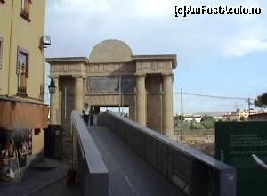 [P01] Puerta del Puente Romano - capătul podului peste Guadalquivir dinspre intrarea în zona veche a Cordobei » foto by Carmen Ion
 - 
<span class="allrVoted glyphicon glyphicon-heart hidden" id="av608645"></span>
<a class="m-l-10 hidden" id="sv608645" onclick="voting_Foto_DelVot(,608645,2304)" role="button">șterge vot <span class="glyphicon glyphicon-remove"></span></a>
<a id="v9608645" class=" c-red"  onclick="voting_Foto_SetVot(608645)" role="button"><span class="glyphicon glyphicon-heart-empty"></span> <b>LIKE</b> = Votează poza</a> <img class="hidden"  id="f608645W9" src="/imagini/loader.gif" border="0" /><span class="AjErrMes hidden" id="e608645ErM"></span>