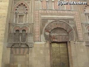 [P05] Unul din portalurile în stil mudejar de la Mezquita.  » foto by Carmen Ion
 - 
<span class="allrVoted glyphicon glyphicon-heart hidden" id="av608665"></span>
<a class="m-l-10 hidden" id="sv608665" onclick="voting_Foto_DelVot(,608665,2304)" role="button">șterge vot <span class="glyphicon glyphicon-remove"></span></a>
<a id="v9608665" class=" c-red"  onclick="voting_Foto_SetVot(608665)" role="button"><span class="glyphicon glyphicon-heart-empty"></span> <b>LIKE</b> = Votează poza</a> <img class="hidden"  id="f608665W9" src="/imagini/loader.gif" border="0" /><span class="AjErrMes hidden" id="e608665ErM"></span>