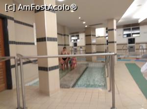 [P40] Brădet Ensana Health Spa Hotel - centrul SPA; bazine pentru tratament unul cu apă caldă, altul rece, cu bolovani pe fund » foto by Dragoș_MD
 - 
<span class="allrVoted glyphicon glyphicon-heart hidden" id="av1270710"></span>
<a class="m-l-10 hidden" id="sv1270710" onclick="voting_Foto_DelVot(,1270710,2341)" role="button">șterge vot <span class="glyphicon glyphicon-remove"></span></a>
<a id="v91270710" class=" c-red"  onclick="voting_Foto_SetVot(1270710)" role="button"><span class="glyphicon glyphicon-heart-empty"></span> <b>LIKE</b> = Votează poza</a> <img class="hidden"  id="f1270710W9" src="/imagini/loader.gif" border="0" /><span class="AjErrMes hidden" id="e1270710ErM"></span>