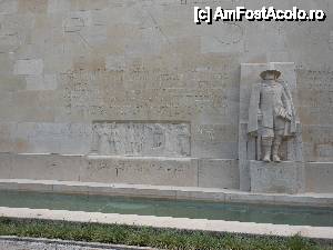 [P19] Geneva - Monument de la Réformation, detaliu.  » foto by iulianic
 - 
<span class="allrVoted glyphicon glyphicon-heart hidden" id="av417671"></span>
<a class="m-l-10 hidden" id="sv417671" onclick="voting_Foto_DelVot(,417671,2384)" role="button">șterge vot <span class="glyphicon glyphicon-remove"></span></a>
<a id="v9417671" class=" c-red"  onclick="voting_Foto_SetVot(417671)" role="button"><span class="glyphicon glyphicon-heart-empty"></span> <b>LIKE</b> = Votează poza</a> <img class="hidden"  id="f417671W9" src="/imagini/loader.gif" border="0" /><span class="AjErrMes hidden" id="e417671ErM"></span>