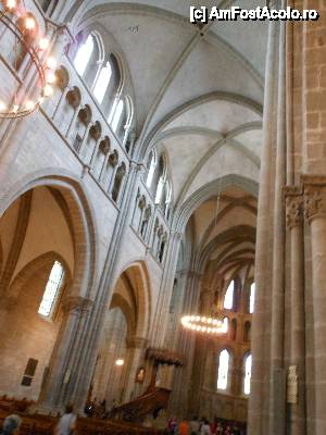 [P28] Geneva - Cathédrale de Saint Pierre, interior.  » foto by iulianic
 - 
<span class="allrVoted glyphicon glyphicon-heart hidden" id="av417680"></span>
<a class="m-l-10 hidden" id="sv417680" onclick="voting_Foto_DelVot(,417680,2384)" role="button">șterge vot <span class="glyphicon glyphicon-remove"></span></a>
<a id="v9417680" class=" c-red"  onclick="voting_Foto_SetVot(417680)" role="button"><span class="glyphicon glyphicon-heart-empty"></span> <b>LIKE</b> = Votează poza</a> <img class="hidden"  id="f417680W9" src="/imagini/loader.gif" border="0" /><span class="AjErrMes hidden" id="e417680ErM"></span>