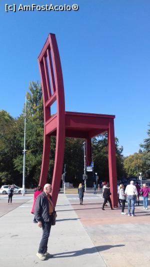 [P26] Scaunul rupt - un monument simbol pentru lupta contar minelor antipersonal » foto by Mitica49
 - 
<span class="allrVoted glyphicon glyphicon-heart hidden" id="av1042969"></span>
<a class="m-l-10 hidden" id="sv1042969" onclick="voting_Foto_DelVot(,1042969,2384)" role="button">șterge vot <span class="glyphicon glyphicon-remove"></span></a>
<a id="v91042969" class=" c-red"  onclick="voting_Foto_SetVot(1042969)" role="button"><span class="glyphicon glyphicon-heart-empty"></span> <b>LIKE</b> = Votează poza</a> <img class="hidden"  id="f1042969W9" src="/imagini/loader.gif" border="0" /><span class="AjErrMes hidden" id="e1042969ErM"></span>