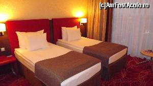 [P03] Hotel Ramada Sibiu - patul dublu al camerei executive » foto by danoradea
 - 
<span class="allrVoted glyphicon glyphicon-heart hidden" id="av575786"></span>
<a class="m-l-10 hidden" id="sv575786" onclick="voting_Foto_DelVot(,575786,2392)" role="button">șterge vot <span class="glyphicon glyphicon-remove"></span></a>
<a id="v9575786" class=" c-red"  onclick="voting_Foto_SetVot(575786)" role="button"><span class="glyphicon glyphicon-heart-empty"></span> <b>LIKE</b> = Votează poza</a> <img class="hidden"  id="f575786W9" src="/imagini/loader.gif" border="0" /><span class="AjErrMes hidden" id="e575786ErM"></span>