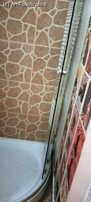 [P13] peretele si dusul » foto by Eta Nicolette
 - 
<span class="allrVoted glyphicon glyphicon-heart hidden" id="av1498318"></span>
<a class="m-l-10 hidden" id="sv1498318" onclick="voting_Foto_DelVot(,1498318,2429)" role="button">șterge vot <span class="glyphicon glyphicon-remove"></span></a>
<a id="v91498318" class=" c-red"  onclick="voting_Foto_SetVot(1498318)" role="button"><span class="glyphicon glyphicon-heart-empty"></span> <b>LIKE</b> = Votează poza</a> <img class="hidden"  id="f1498318W9" src="/imagini/loader.gif" border="0" /><span class="AjErrMes hidden" id="e1498318ErM"></span>