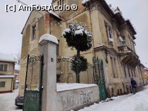 [P02] Clădirea ce adăpostește apartamentul și intrarea în curtea interioară » foto by crismis
 - 
<span class="allrVoted glyphicon glyphicon-heart hidden" id="av1357254"></span>
<a class="m-l-10 hidden" id="sv1357254" onclick="voting_Foto_DelVot(,1357254,2429)" role="button">șterge vot <span class="glyphicon glyphicon-remove"></span></a>
<a id="v91357254" class=" c-red"  onclick="voting_Foto_SetVot(1357254)" role="button"><span class="glyphicon glyphicon-heart-empty"></span> <b>LIKE</b> = Votează poza</a> <img class="hidden"  id="f1357254W9" src="/imagini/loader.gif" border="0" /><span class="AjErrMes hidden" id="e1357254ErM"></span>