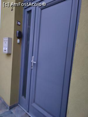 [P04] Ușa apartamentului; se vede (mică, neagră) caseta unde stau cheile » foto by crismis
 - 
<span class="allrVoted glyphicon glyphicon-heart hidden" id="av1357256"></span>
<a class="m-l-10 hidden" id="sv1357256" onclick="voting_Foto_DelVot(,1357256,2429)" role="button">șterge vot <span class="glyphicon glyphicon-remove"></span></a>
<a id="v91357256" class=" c-red"  onclick="voting_Foto_SetVot(1357256)" role="button"><span class="glyphicon glyphicon-heart-empty"></span> <b>LIKE</b> = Votează poza</a> <img class="hidden"  id="f1357256W9" src="/imagini/loader.gif" border="0" /><span class="AjErrMes hidden" id="e1357256ErM"></span>