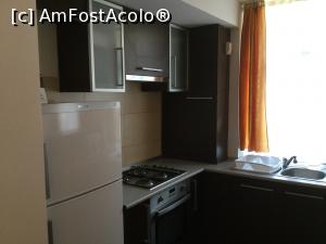 [P19] Studio Szilvia - frigiderul este foarte incapator (v-am zis ca m-as putea muta oricand aici am tot ce imi trebuie) si am si aragaz si cuptor sa fac o placinta :)  » foto by mishu
 - 
<span class="allrVoted glyphicon glyphicon-heart hidden" id="av902908"></span>
<a class="m-l-10 hidden" id="sv902908" onclick="voting_Foto_DelVot(,902908,2429)" role="button">șterge vot <span class="glyphicon glyphicon-remove"></span></a>
<a id="v9902908" class=" c-red"  onclick="voting_Foto_SetVot(902908)" role="button"><span class="glyphicon glyphicon-heart-empty"></span> <b>LIKE</b> = Votează poza</a> <img class="hidden"  id="f902908W9" src="/imagini/loader.gif" border="0" /><span class="AjErrMes hidden" id="e902908ErM"></span>