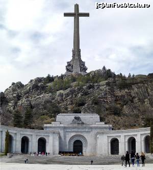 [P01] Impresionantul monument se ridica la peste 150 de metri desupra mausoleului.  » foto by ctc
 - 
<span class="allrVoted glyphicon glyphicon-heart hidden" id="av365852"></span>
<a class="m-l-10 hidden" id="sv365852" onclick="voting_Foto_DelVot(,365852,2442)" role="button">șterge vot <span class="glyphicon glyphicon-remove"></span></a>
<a id="v9365852" class=" c-red"  onclick="voting_Foto_SetVot(365852)" role="button"><span class="glyphicon glyphicon-heart-empty"></span> <b>LIKE</b> = Votează poza</a> <img class="hidden"  id="f365852W9" src="/imagini/loader.gif" border="0" /><span class="AjErrMes hidden" id="e365852ErM"></span>