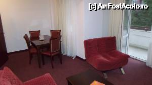 [P11] Hotel Europolis Tulcea - apartamentul, sufrageria » foto by Dragoș_MD
 - 
<span class="allrVoted glyphicon glyphicon-heart hidden" id="av438272"></span>
<a class="m-l-10 hidden" id="sv438272" onclick="voting_Foto_DelVot(,438272,2455)" role="button">șterge vot <span class="glyphicon glyphicon-remove"></span></a>
<a id="v9438272" class=" c-red"  onclick="voting_Foto_SetVot(438272)" role="button"><span class="glyphicon glyphicon-heart-empty"></span> <b>LIKE</b> = Votează poza</a> <img class="hidden"  id="f438272W9" src="/imagini/loader.gif" border="0" /><span class="AjErrMes hidden" id="e438272ErM"></span>