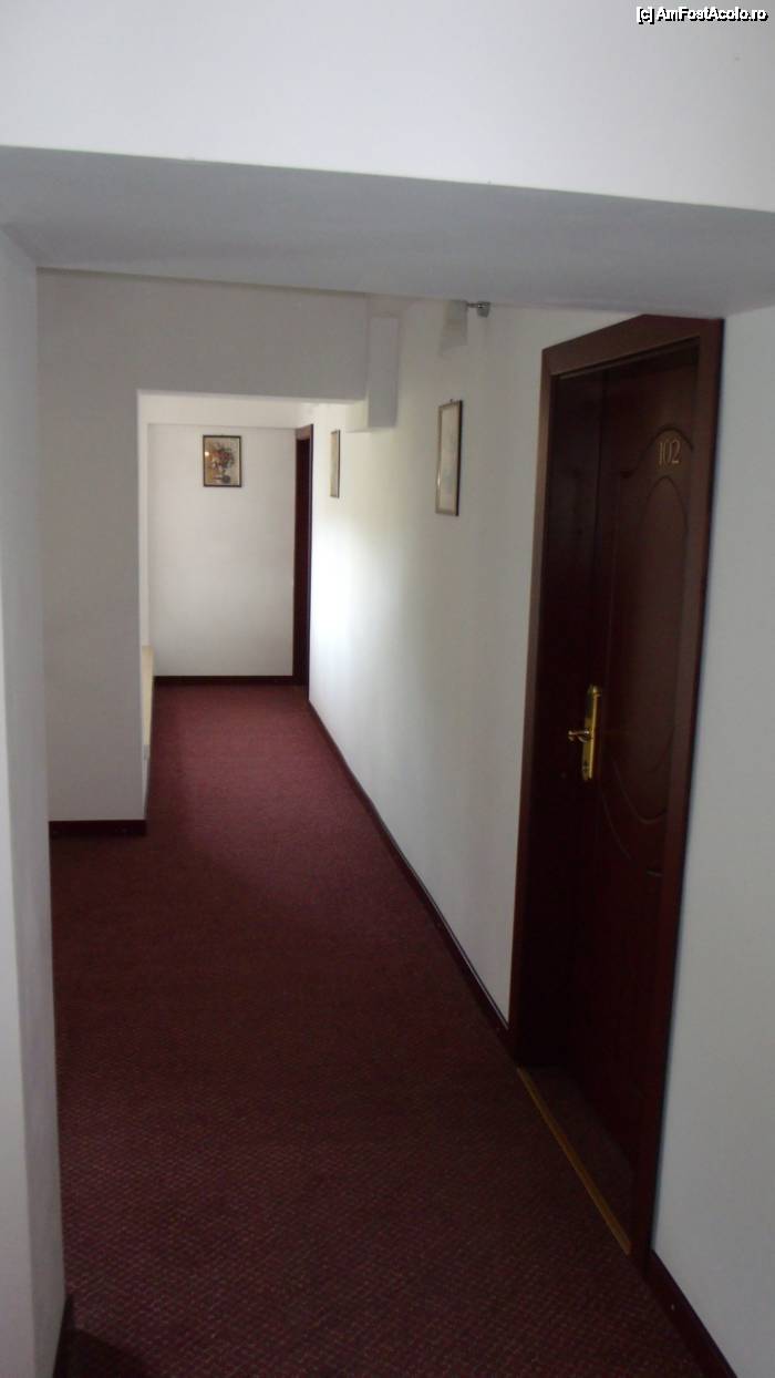 [P18] Hotel Europolis Tulcea - holul spre camere » foto by Dragoș_MD
 - 
<span class="allrVoted glyphicon glyphicon-heart hidden" id="av438279"></span>
<a class="m-l-10 hidden" id="sv438279" onclick="voting_Foto_DelVot(,438279,2455)" role="button">șterge vot <span class="glyphicon glyphicon-remove"></span></a>
<a id="v9438279" class=" c-red"  onclick="voting_Foto_SetVot(438279)" role="button"><span class="glyphicon glyphicon-heart-empty"></span> <b>LIKE</b> = Votează poza</a> <img class="hidden"  id="f438279W9" src="/imagini/loader.gif" border="0" /><span class="AjErrMes hidden" id="e438279ErM"></span>