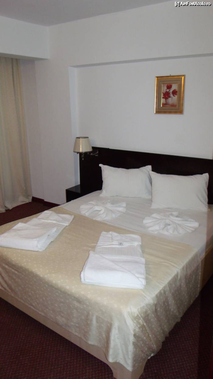 [P07] Hotel Europolis Tulcea - apartamentul, dormitorul matrimonial » foto by Dragoș_MD
 - 
<span class="allrVoted glyphicon glyphicon-heart hidden" id="av438266"></span>
<a class="m-l-10 hidden" id="sv438266" onclick="voting_Foto_DelVot(,438266,2455)" role="button">șterge vot <span class="glyphicon glyphicon-remove"></span></a>
<a id="v9438266" class=" c-red"  onclick="voting_Foto_SetVot(438266)" role="button"><span class="glyphicon glyphicon-heart-empty"></span> <b>LIKE</b> = Votează poza</a> <img class="hidden"  id="f438266W9" src="/imagini/loader.gif" border="0" /><span class="AjErrMes hidden" id="e438266ErM"></span>