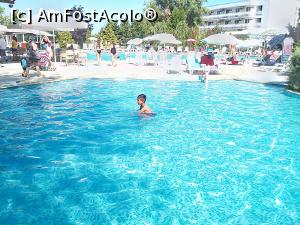 [P02] Piscina pentru copii (0,30 adancime), iar in spate cea pentru adulti cu umbrele si sezlonguri imprejurul ei » foto by Cetinescu
 - 
<span class="allrVoted glyphicon glyphicon-heart hidden" id="av889222"></span>
<a class="m-l-10 hidden" id="sv889222" onclick="voting_Foto_DelVot(,889222,2496)" role="button">șterge vot <span class="glyphicon glyphicon-remove"></span></a>
<a id="v9889222" class=" c-red"  onclick="voting_Foto_SetVot(889222)" role="button"><span class="glyphicon glyphicon-heart-empty"></span> <b>LIKE</b> = Votează poza</a> <img class="hidden"  id="f889222W9" src="/imagini/loader.gif" border="0" /><span class="AjErrMes hidden" id="e889222ErM"></span>