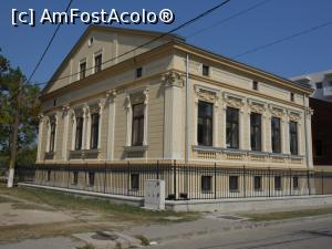 [P17] Sulina - În centru, clădire veche recent renovată.  » foto by iulianic
 - 
<span class="allrVoted glyphicon glyphicon-heart hidden" id="av1104970"></span>
<a class="m-l-10 hidden" id="sv1104970" onclick="voting_Foto_DelVot(,1104970,2514)" role="button">șterge vot <span class="glyphicon glyphicon-remove"></span></a>
<a id="v91104970" class=" c-red"  onclick="voting_Foto_SetVot(1104970)" role="button"><span class="glyphicon glyphicon-heart-empty"></span> <b>LIKE</b> = Votează poza</a> <img class="hidden"  id="f1104970W9" src="/imagini/loader.gif" border="0" /><span class="AjErrMes hidden" id="e1104970ErM"></span>