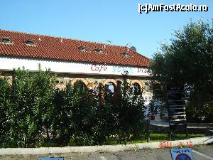[P08] Taverna Sonia, unde seara stateam la un pahar de băutură. 
După masă, între orele 15-17, se servea îngheţată şi chec.  » foto by hlli
 - 
<span class="allrVoted glyphicon glyphicon-heart hidden" id="av561909"></span>
<a class="m-l-10 hidden" id="sv561909" onclick="voting_Foto_DelVot(,561909,2570)" role="button">șterge vot <span class="glyphicon glyphicon-remove"></span></a>
<a id="v9561909" class=" c-red"  onclick="voting_Foto_SetVot(561909)" role="button"><span class="glyphicon glyphicon-heart-empty"></span> <b>LIKE</b> = Votează poza</a> <img class="hidden"  id="f561909W9" src="/imagini/loader.gif" border="0" /><span class="AjErrMes hidden" id="e561909ErM"></span>