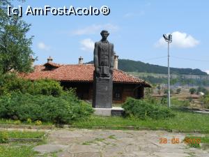 [P27] Veliko Târnovo - Todor Lefterov, monumentul de lângă Catedrala Mitropolitană.  » foto by iulianic
 - 
<span class="allrVoted glyphicon glyphicon-heart hidden" id="av744079"></span>
<a class="m-l-10 hidden" id="sv744079" onclick="voting_Foto_DelVot(,744079,2587)" role="button">șterge vot <span class="glyphicon glyphicon-remove"></span></a>
<a id="v9744079" class=" c-red"  onclick="voting_Foto_SetVot(744079)" role="button"><span class="glyphicon glyphicon-heart-empty"></span> <b>LIKE</b> = Votează poza</a> <img class="hidden"  id="f744079W9" src="/imagini/loader.gif" border="0" /><span class="AjErrMes hidden" id="e744079ErM"></span>