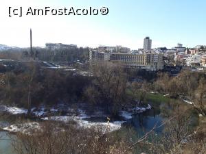 [P25] De pe strada Gurko vedere spre Monumentul Asanilor și faimosul hotel comunist, lăsat în paragină.  » foto by Aurici
 - 
<span class="allrVoted glyphicon glyphicon-heart hidden" id="av961293"></span>
<a class="m-l-10 hidden" id="sv961293" onclick="voting_Foto_DelVot(,961293,2587)" role="button">șterge vot <span class="glyphicon glyphicon-remove"></span></a>
<a id="v9961293" class=" c-red"  onclick="voting_Foto_SetVot(961293)" role="button"><span class="glyphicon glyphicon-heart-empty"></span> <b>LIKE</b> = Votează poza</a> <img class="hidden"  id="f961293W9" src="/imagini/loader.gif" border="0" /><span class="AjErrMes hidden" id="e961293ErM"></span>