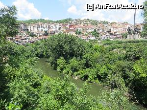 [P03] Case din Veliko Tarnovo oglindindu-se in apele raului Yantra impreuna cu Monumentul Asenilor » foto by valyionsc
 - 
<span class="allrVoted glyphicon glyphicon-heart hidden" id="av496321"></span>
<a class="m-l-10 hidden" id="sv496321" onclick="voting_Foto_DelVot(,496321,2587)" role="button">șterge vot <span class="glyphicon glyphicon-remove"></span></a>
<a id="v9496321" class=" c-red"  onclick="voting_Foto_SetVot(496321)" role="button"><span class="glyphicon glyphicon-heart-empty"></span> <b>LIKE</b> = Votează poza</a> <img class="hidden"  id="f496321W9" src="/imagini/loader.gif" border="0" /><span class="AjErrMes hidden" id="e496321ErM"></span>