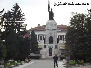 [P37] Monumentul ridicat în cinstea eroilor din Războiul de Independenţă şi din războaiele mondiale » foto by irinad
 - 
<span class="allrVoted glyphicon glyphicon-heart hidden" id="av699251"></span>
<a class="m-l-10 hidden" id="sv699251" onclick="voting_Foto_DelVot(,699251,2587)" role="button">șterge vot <span class="glyphicon glyphicon-remove"></span></a>
<a id="v9699251" class=" c-red"  onclick="voting_Foto_SetVot(699251)" role="button"><span class="glyphicon glyphicon-heart-empty"></span> <b>LIKE</b> = Votează poza</a> <img class="hidden"  id="f699251W9" src="/imagini/loader.gif" border="0" /><span class="AjErrMes hidden" id="e699251ErM"></span>