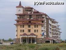 [P2x] Hotel Casablanca din obzor intrarea dinspre sosea » foto by ionescunic
 - 
<span class="allrVoted glyphicon glyphicon-heart hidden" id="av39979"></span>
<a class="m-l-10 hidden" id="sv39979" onclick="voting_Foto_DelVot(,39979,2646)" role="button">șterge vot <span class="glyphicon glyphicon-remove"></span></a>
<a id="v939979" class=" c-red"  onclick="voting_Foto_SetVot(39979)" role="button"><span class="glyphicon glyphicon-heart-empty"></span> <b>LIKE</b> = Votează poza</a> <img class="hidden"  id="f39979W9" src="/imagini/loader.gif" border="0" /><span class="AjErrMes hidden" id="e39979ErM"></span>