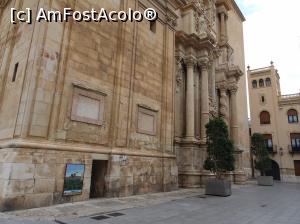 P06 [SEP-2019] Hai hui prin Elche - biserica Santa Maria şi în stânga este intrarea în turnul acesteia