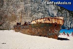 [P40] Epava vasului esuat la Navagio. Se pare ca nu ar fi esuat, de fapt, ci ar fi fost ,,esuat'.  » foto by Vlahos2003
 - 
<span class="allrVoted glyphicon glyphicon-heart hidden" id="av434871"></span>
<a class="m-l-10 hidden" id="sv434871" onclick="voting_Foto_DelVot(,434871,2710)" role="button">șterge vot <span class="glyphicon glyphicon-remove"></span></a>
<a id="v9434871" class=" c-red"  onclick="voting_Foto_SetVot(434871)" role="button"><span class="glyphicon glyphicon-heart-empty"></span> <b>LIKE</b> = Votează poza</a> <img class="hidden"  id="f434871W9" src="/imagini/loader.gif" border="0" /><span class="AjErrMes hidden" id="e434871ErM"></span>