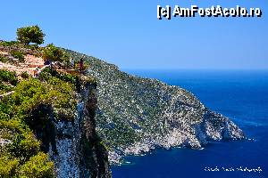 [P48] Balconul amenajat de greci pentru a admira Navagio de sus. Inghesuiala mare!  » foto by Vlahos2003
 - 
<span class="allrVoted glyphicon glyphicon-heart hidden" id="av434879"></span>
<a class="m-l-10 hidden" id="sv434879" onclick="voting_Foto_DelVot(,434879,2710)" role="button">șterge vot <span class="glyphicon glyphicon-remove"></span></a>
<a id="v9434879" class=" c-red"  onclick="voting_Foto_SetVot(434879)" role="button"><span class="glyphicon glyphicon-heart-empty"></span> <b>LIKE</b> = Votează poza</a> <img class="hidden"  id="f434879W9" src="/imagini/loader.gif" border="0" /><span class="AjErrMes hidden" id="e434879ErM"></span>