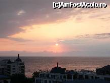 [P11] pentru ca ne-a fost prea lene sa ne deplasam pe faleza, am admirat rasaritul de la balcon :P » foto by mitzulik
 - 
<span class="allrVoted glyphicon glyphicon-heart hidden" id="av192323"></span>
<a class="m-l-10 hidden" id="sv192323" onclick="voting_Foto_DelVot(,192323,2770)" role="button">șterge vot <span class="glyphicon glyphicon-remove"></span></a>
<a id="v9192323" class=" c-red"  onclick="voting_Foto_SetVot(192323)" role="button"><span class="glyphicon glyphicon-heart-empty"></span> <b>LIKE</b> = Votează poza</a> <img class="hidden"  id="f192323W9" src="/imagini/loader.gif" border="0" /><span class="AjErrMes hidden" id="e192323ErM"></span>