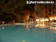 [P15] piscina noaptea. in plan indepartat, terasa restaurantului. » foto by mitzulik
 - 
<span class="allrVoted glyphicon glyphicon-heart hidden" id="av192327"></span>
<a class="m-l-10 hidden" id="sv192327" onclick="voting_Foto_DelVot(,192327,2770)" role="button">șterge vot <span class="glyphicon glyphicon-remove"></span></a>
<a id="v9192327" class=" c-red"  onclick="voting_Foto_SetVot(192327)" role="button"><span class="glyphicon glyphicon-heart-empty"></span> <b>LIKE</b> = Votează poza</a> <img class="hidden"  id="f192327W9" src="/imagini/loader.gif" border="0" /><span class="AjErrMes hidden" id="e192327ErM"></span>