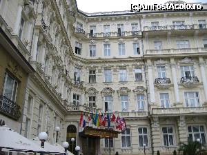 [P15] Hotelul de lux Grand Hotel Pupp » foto by Michi
 - 
<span class="allrVoted glyphicon glyphicon-heart hidden" id="av364082"></span>
<a class="m-l-10 hidden" id="sv364082" onclick="voting_Foto_DelVot(,364082,2782)" role="button">șterge vot <span class="glyphicon glyphicon-remove"></span></a>
<a id="v9364082" class=" c-red"  onclick="voting_Foto_SetVot(364082)" role="button"><span class="glyphicon glyphicon-heart-empty"></span> <b>LIKE</b> = Votează poza</a> <img class="hidden"  id="f364082W9" src="/imagini/loader.gif" border="0" /><span class="AjErrMes hidden" id="e364082ErM"></span>