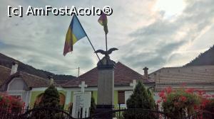 [P32] Monumentul eroilor din Gura Râului » foto by AZE
 - 
<span class="allrVoted glyphicon glyphicon-heart hidden" id="av903367"></span>
<a class="m-l-10 hidden" id="sv903367" onclick="voting_Foto_DelVot(,903367,2783)" role="button">șterge vot <span class="glyphicon glyphicon-remove"></span></a>
<a id="v9903367" class=" c-red"  onclick="voting_Foto_SetVot(903367)" role="button"><span class="glyphicon glyphicon-heart-empty"></span> <b>LIKE</b> = Votează poza</a> <img class="hidden"  id="f903367W9" src="/imagini/loader.gif" border="0" /><span class="AjErrMes hidden" id="e903367ErM"></span>