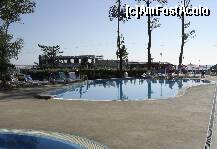 [P13] Hotel Modern Mamaia - piscina mare si vedere spre plaja din fata hotelului. » foto by creivean
 - 
<span class="allrVoted glyphicon glyphicon-heart hidden" id="av136318"></span>
<a class="m-l-10 hidden" id="sv136318" onclick="voting_Foto_DelVot(,136318,2817)" role="button">șterge vot <span class="glyphicon glyphicon-remove"></span></a>
<a id="v9136318" class=" c-red"  onclick="voting_Foto_SetVot(136318)" role="button"><span class="glyphicon glyphicon-heart-empty"></span> <b>LIKE</b> = Votează poza</a> <img class="hidden"  id="f136318W9" src="/imagini/loader.gif" border="0" /><span class="AjErrMes hidden" id="e136318ErM"></span>