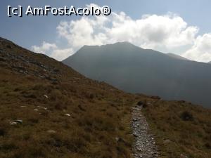 [P12] Incep să se vadă cele două v&acirc;rfuri - Viștea și Moldoveanu » foto by Mika
 - 
<span class="allrVoted glyphicon glyphicon-heart hidden" id="av1186327"></span>
<a class="m-l-10 hidden" id="sv1186327" onclick="voting_Foto_DelVot(,1186327,2855)" role="button">șterge vot <span class="glyphicon glyphicon-remove"></span></a>
<a id="v91186327" class=" c-red"  onclick="voting_Foto_SetVot(1186327)" role="button"><span class="glyphicon glyphicon-heart-empty"></span> <b>LIKE</b> = Votează poza</a> <img class="hidden"  id="f1186327W9" src="/imagini/loader.gif" border="0" /><span class="AjErrMes hidden" id="e1186327ErM"></span>