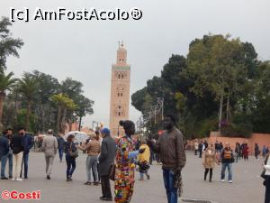 [P08] Vânzători ambulanți în piața Jemaa el-Fna. În fundal, minaretul moscheii Koutoubia.  » foto by Costi
 - 
<span class="allrVoted glyphicon glyphicon-heart hidden" id="av836090"></span>
<a class="m-l-10 hidden" id="sv836090" onclick="voting_Foto_DelVot(,836090,2870)" role="button">șterge vot <span class="glyphicon glyphicon-remove"></span></a>
<a id="v9836090" class=" c-red"  onclick="voting_Foto_SetVot(836090)" role="button"><span class="glyphicon glyphicon-heart-empty"></span> <b>LIKE</b> = Votează poza</a> <img class="hidden"  id="f836090W9" src="/imagini/loader.gif" border="0" /><span class="AjErrMes hidden" id="e836090ErM"></span>