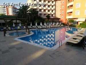 [P26] Piscina din fata corpului 7 » foto by Georgy ana
 - 
<span class="allrVoted glyphicon glyphicon-heart hidden" id="av1084483"></span>
<a class="m-l-10 hidden" id="sv1084483" onclick="voting_Foto_DelVot(,1084483,2876)" role="button">șterge vot <span class="glyphicon glyphicon-remove"></span></a>
<a id="v91084483" class=" c-red"  onclick="voting_Foto_SetVot(1084483)" role="button"><span class="glyphicon glyphicon-heart-empty"></span> <b>LIKE</b> = Votează poza</a> <img class="hidden"  id="f1084483W9" src="/imagini/loader.gif" border="0" /><span class="AjErrMes hidden" id="e1084483ErM"></span>