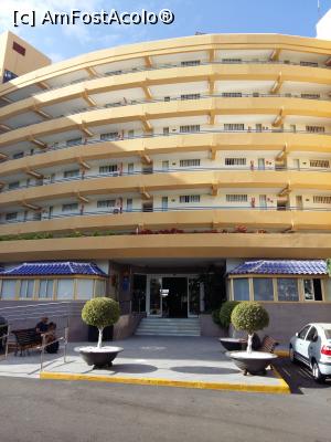 [P01] Intrarea în hotel văzută din parcare. Parcare privată.  » foto by marsus
 - 
<span class="allrVoted glyphicon glyphicon-heart hidden" id="av899586"></span>
<a class="m-l-10 hidden" id="sv899586" onclick="voting_Foto_DelVot(,899586,2933)" role="button">șterge vot <span class="glyphicon glyphicon-remove"></span></a>
<a id="v9899586" class=" c-red"  onclick="voting_Foto_SetVot(899586)" role="button"><span class="glyphicon glyphicon-heart-empty"></span> <b>LIKE</b> = Votează poza</a> <img class="hidden"  id="f899586W9" src="/imagini/loader.gif" border="0" /><span class="AjErrMes hidden" id="e899586ErM"></span>