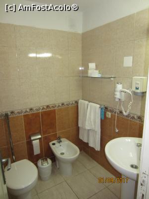 [P10] Baia cu bideu, cu cadă şi consumabilele necesare.  » foto by marsus
 - 
<span class="allrVoted glyphicon glyphicon-heart hidden" id="av899595"></span>
<a class="m-l-10 hidden" id="sv899595" onclick="voting_Foto_DelVot(,899595,2933)" role="button">șterge vot <span class="glyphicon glyphicon-remove"></span></a>
<a id="v9899595" class=" c-red"  onclick="voting_Foto_SetVot(899595)" role="button"><span class="glyphicon glyphicon-heart-empty"></span> <b>LIKE</b> = Votează poza</a> <img class="hidden"  id="f899595W9" src="/imagini/loader.gif" border="0" /><span class="AjErrMes hidden" id="e899595ErM"></span>