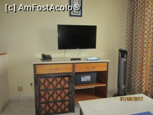 [P08] Comoda cu seif-ul şi tv-ul de 81 cm diagonală.  » foto by marsus
 - 
<span class="allrVoted glyphicon glyphicon-heart hidden" id="av899593"></span>
<a class="m-l-10 hidden" id="sv899593" onclick="voting_Foto_DelVot(,899593,2933)" role="button">șterge vot <span class="glyphicon glyphicon-remove"></span></a>
<a id="v9899593" class=" c-red"  onclick="voting_Foto_SetVot(899593)" role="button"><span class="glyphicon glyphicon-heart-empty"></span> <b>LIKE</b> = Votează poza</a> <img class="hidden"  id="f899593W9" src="/imagini/loader.gif" border="0" /><span class="AjErrMes hidden" id="e899593ErM"></span>